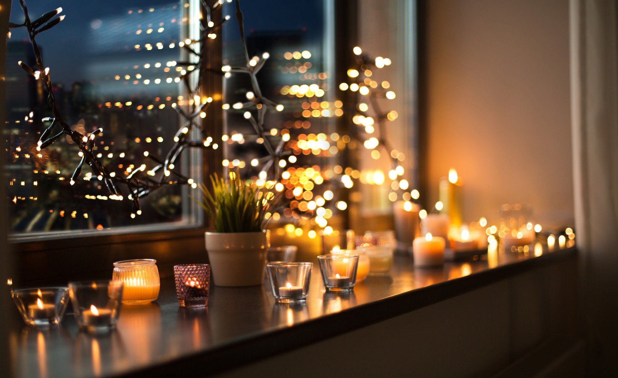 From Traditional to Trendy: HOA Holiday Decorating Trends